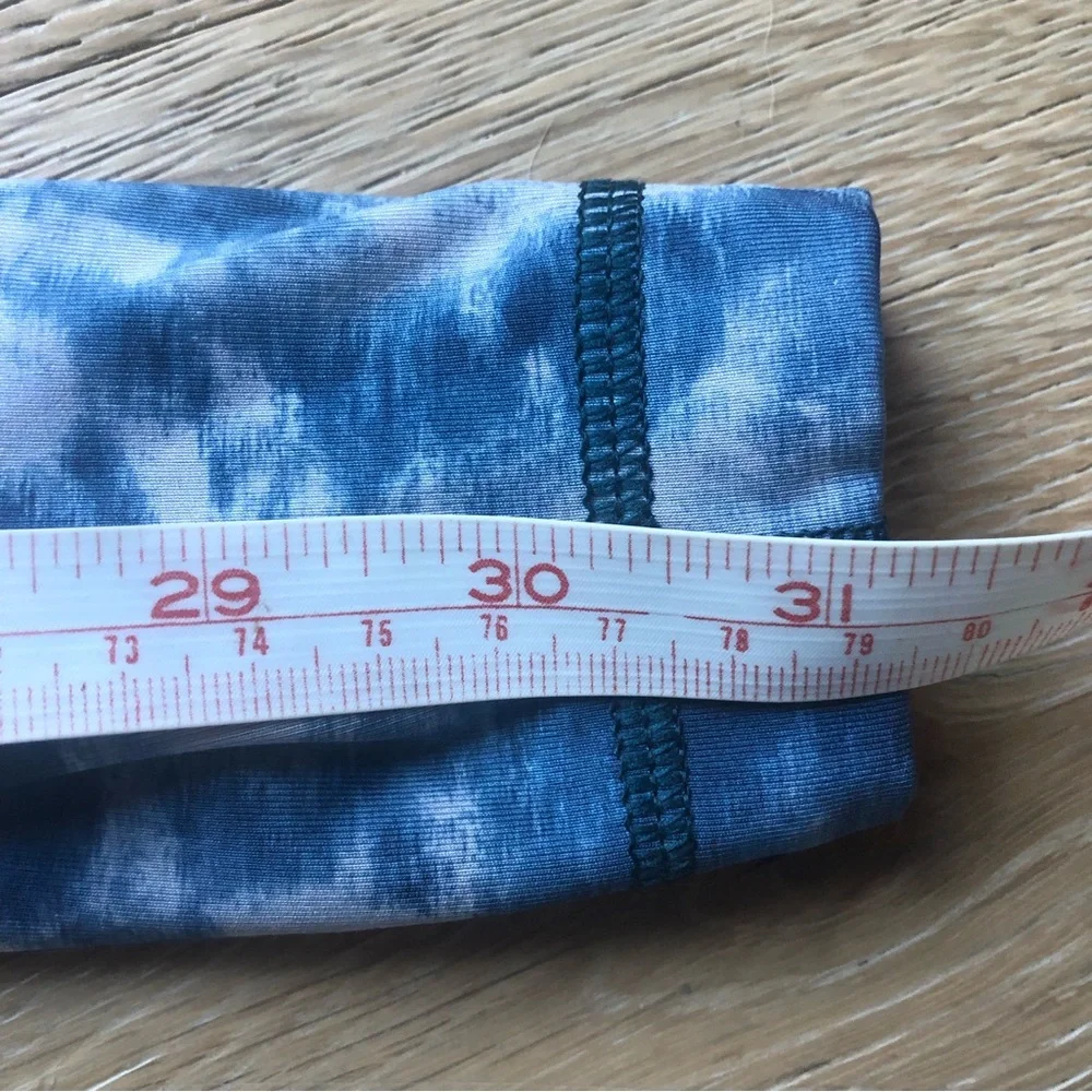 Lululemon Blue Tie Dye Speed Tight Leggings size 6 price firm!